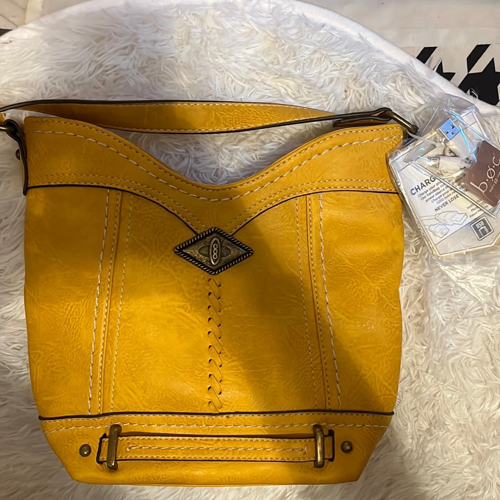 🆕B.O.C charging handbag, this bag is a must have. Priced to sell fast